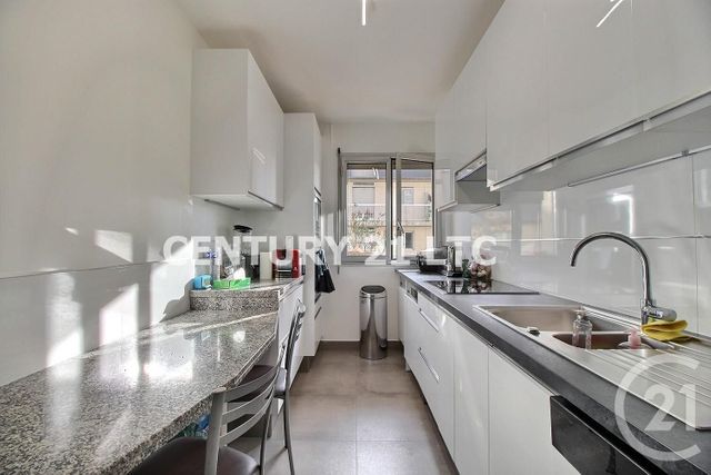 Afficher la photo en grand Appartement F4 à vendre - 4 pièces - 92.7 m2 - ST MAURICE - 94 - ILE-DE-FRANCE - Century 21 Ltc